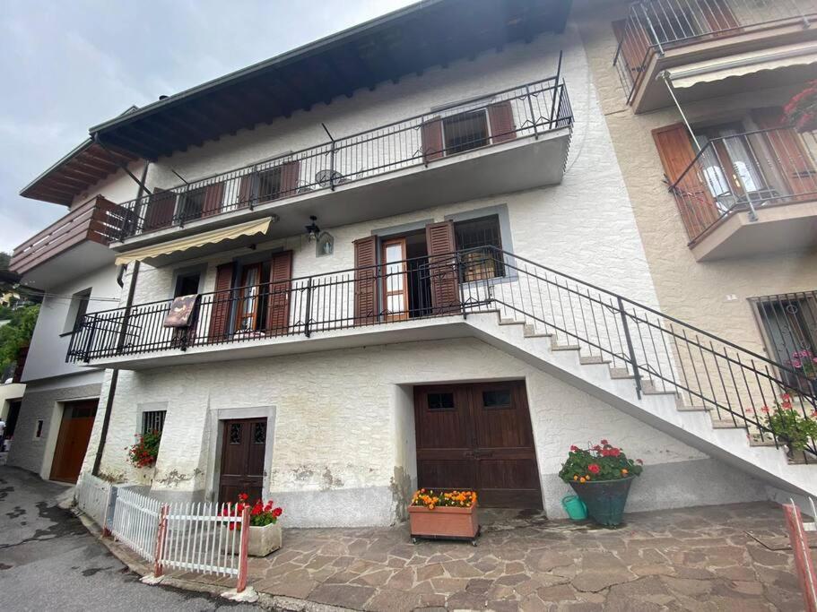 Casa Vacanze Il Pettirosso. Pisogne Exterior foto